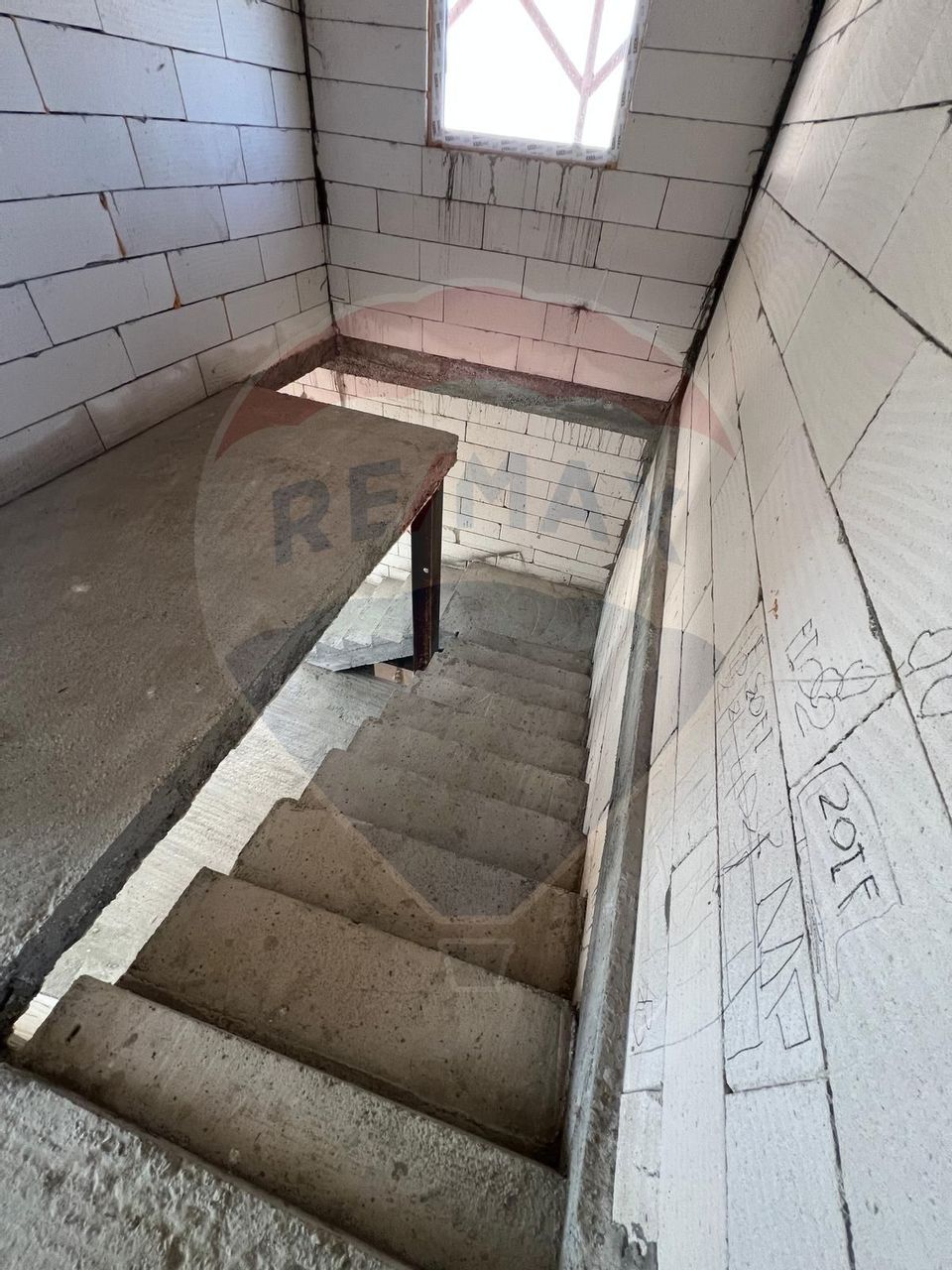 Vilă cu 4 camere de vânzare in comuna Breasta