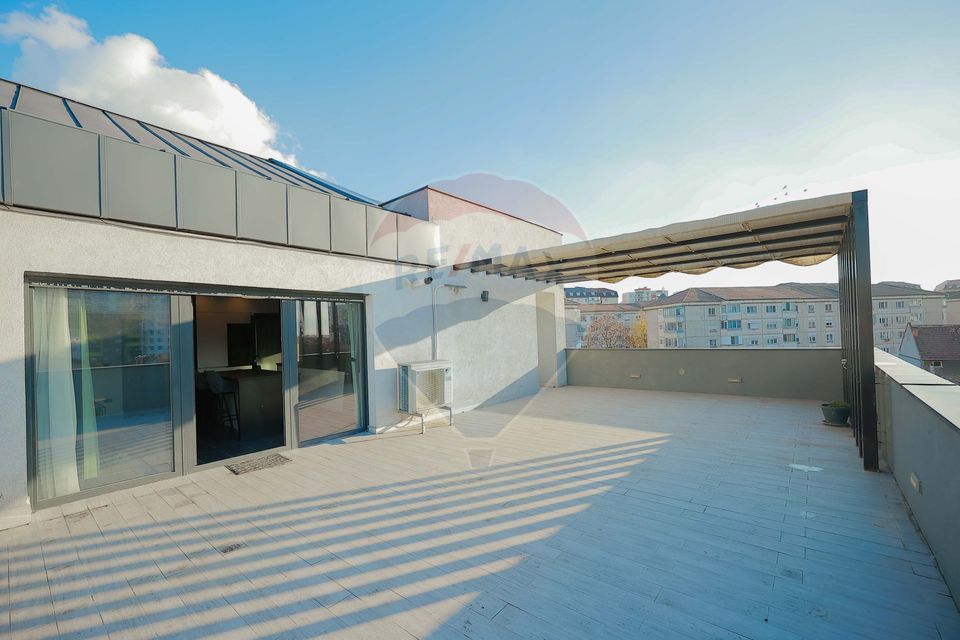 Loft penthouse, 3 rooms, on two levels, with terraces of 108 sqm