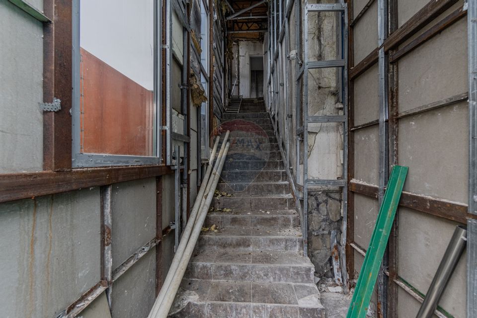 Cladire de 902 mp utili de vânzare, zona Grivitei - DN 13, COMISION 0