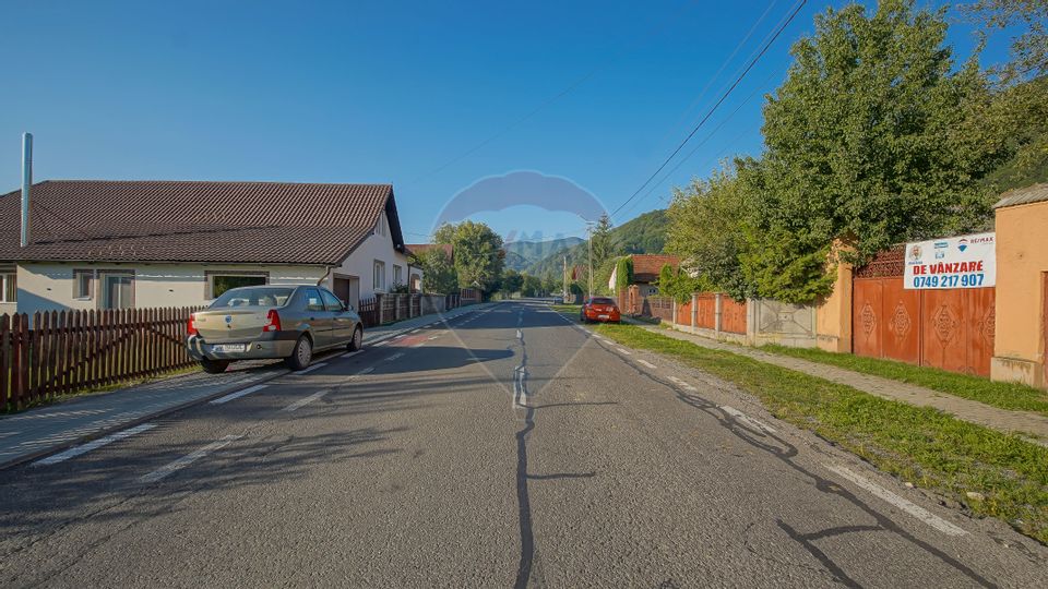 Teren intravilan 7.255 mp +casă rustică – ideal pensiune în Vama Buzău