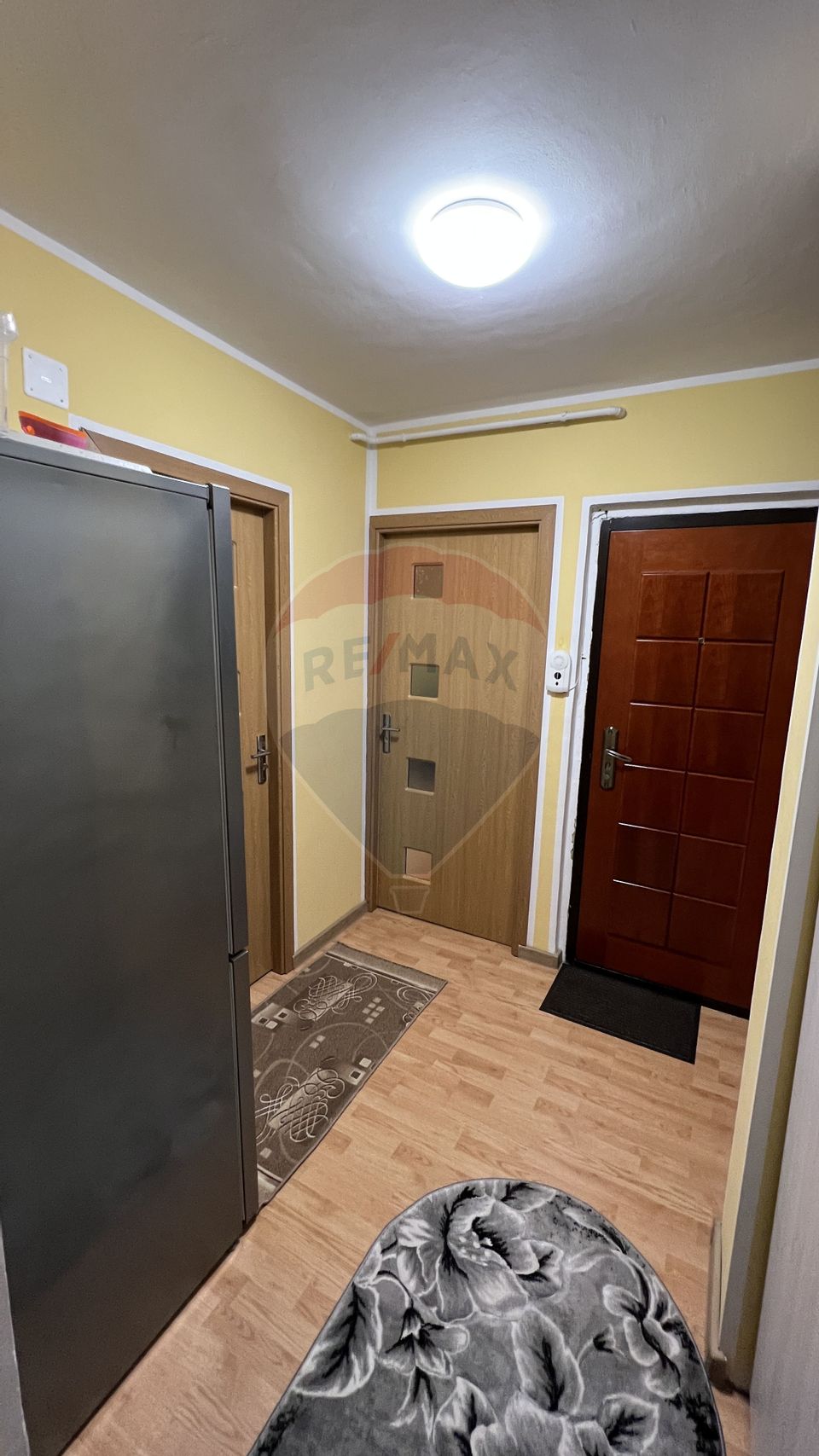 Apartament 2 camere decomandat - De vanzare Micro 17