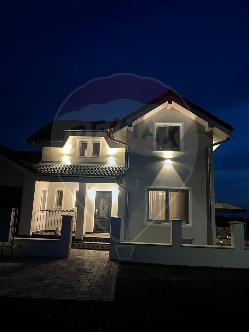 4 room House / Villa for sale