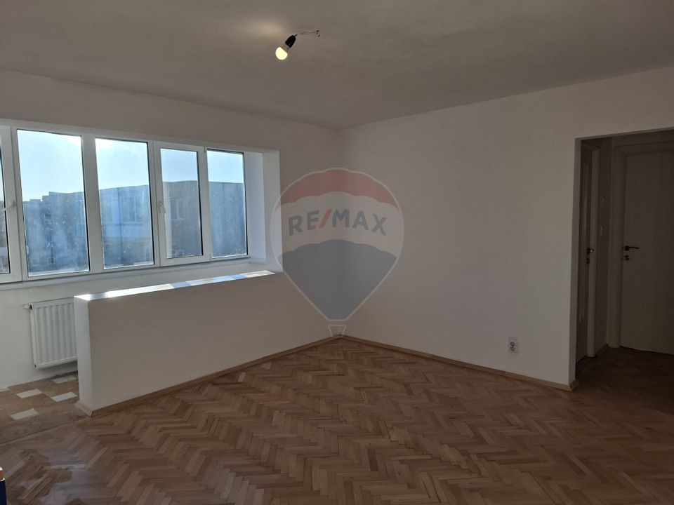 Apartament cu 2 camere de vânzare în zona Poetului