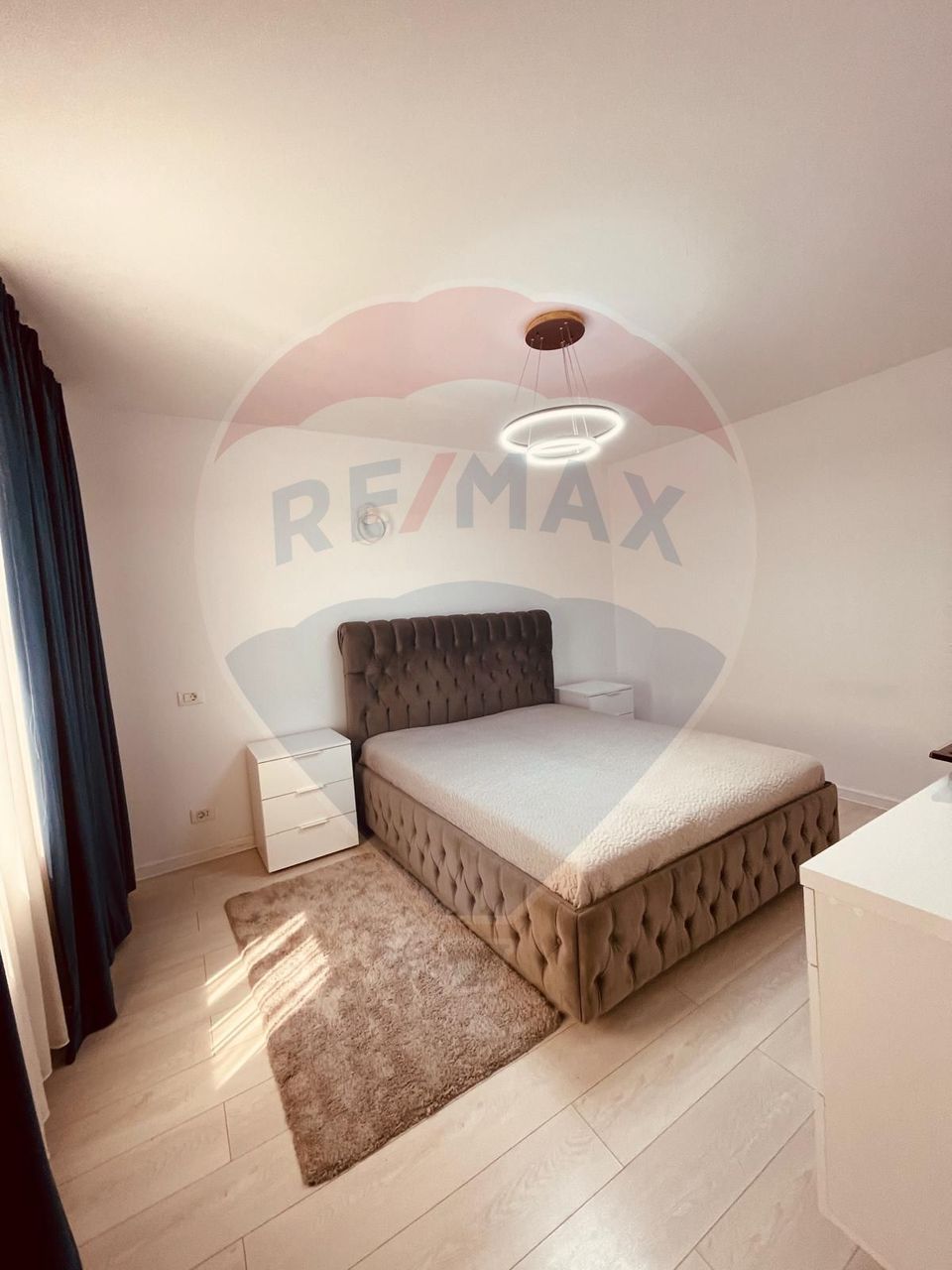 Casă / Vilă cu 4 camere de vânzare în zona Calea Calarasilor