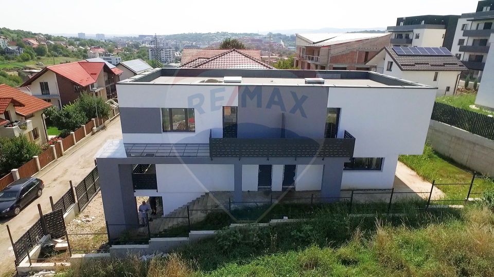 De vanzare duplex modern cu 4 camere, gradina si garaj, Baciu (Petrom)