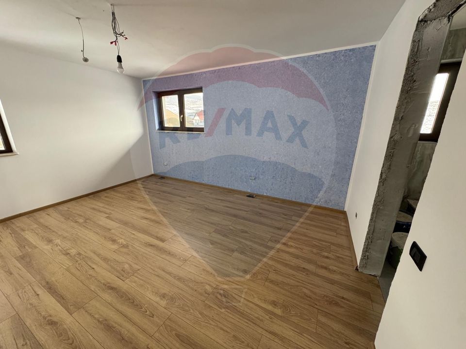 8 room House / Villa for sale, Darmanesti area