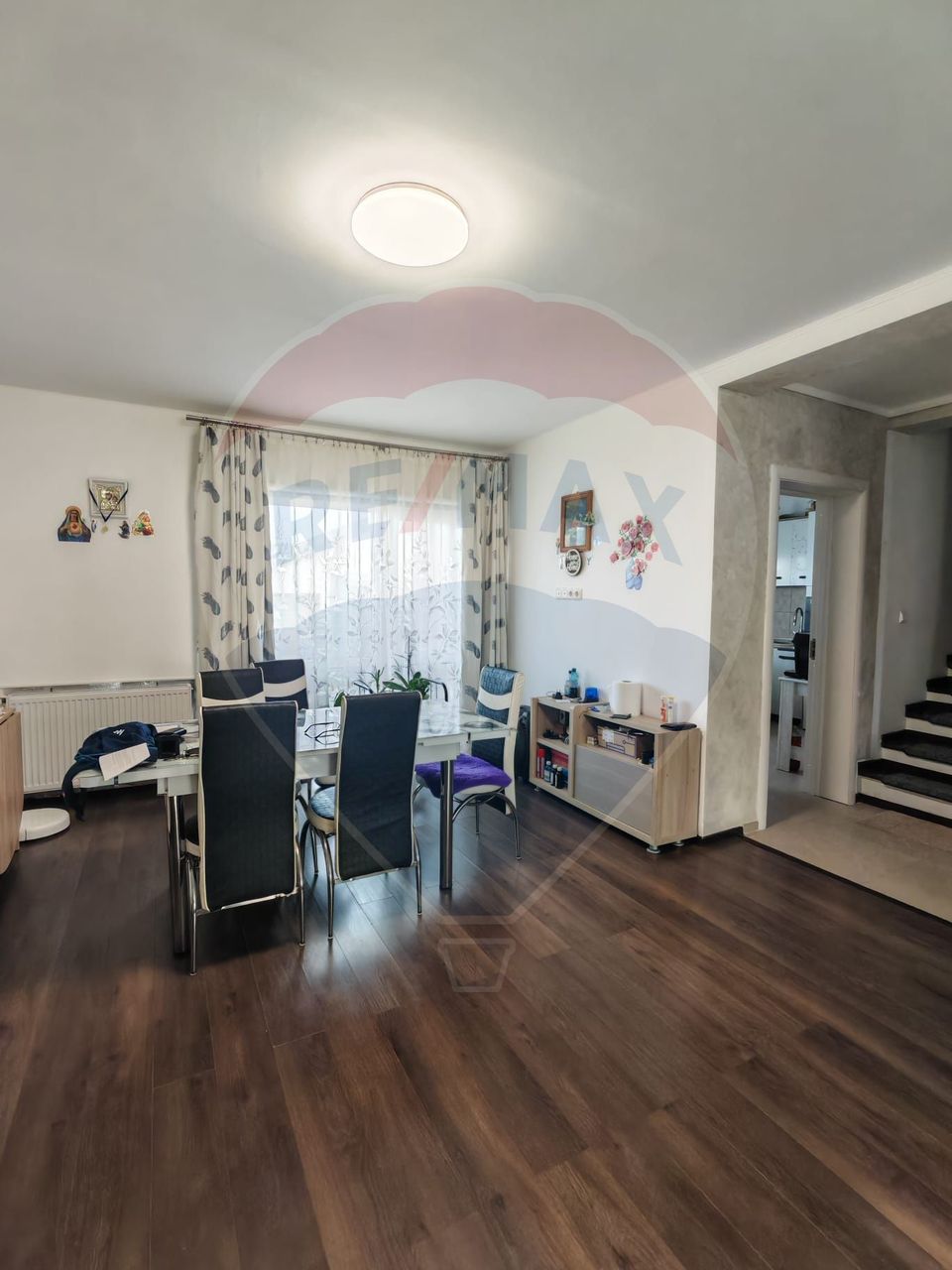 Casă / Vilă cu 4 camere de închiriat