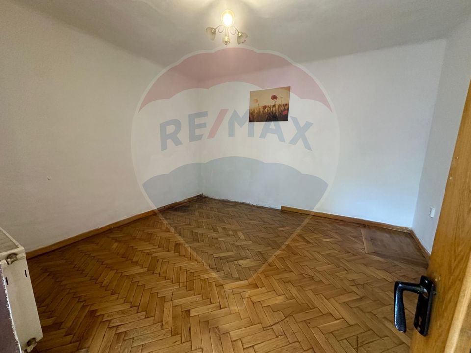 3 room House / Villa for sale, Decebal area