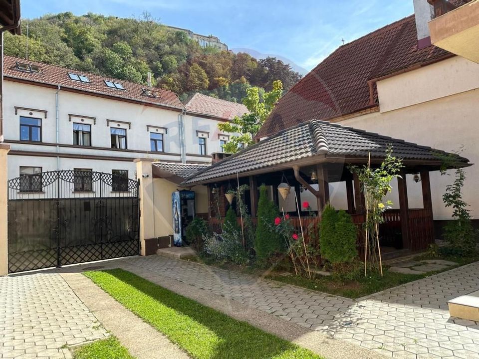 18 room Hotel / Pension for sale, Central area