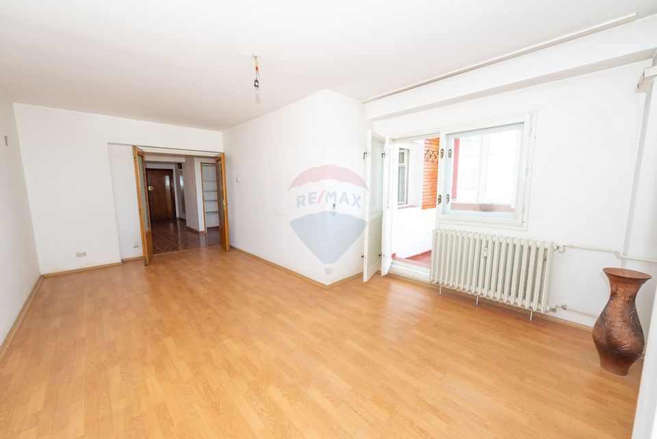 Apartament 3 camere de vanzare + boxa, Panduri, 4 balcoane