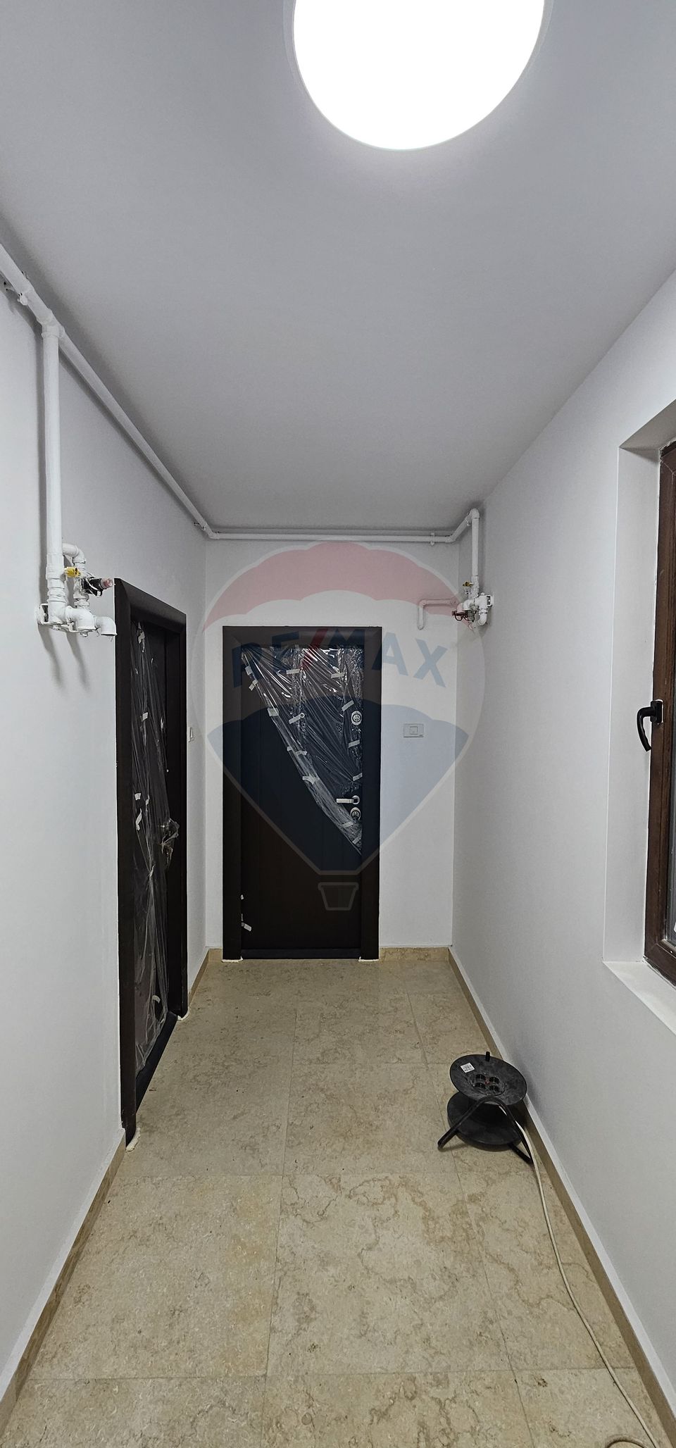 Apartament cu 2 camere de vânzare în zona Chitila - Podul Constanta