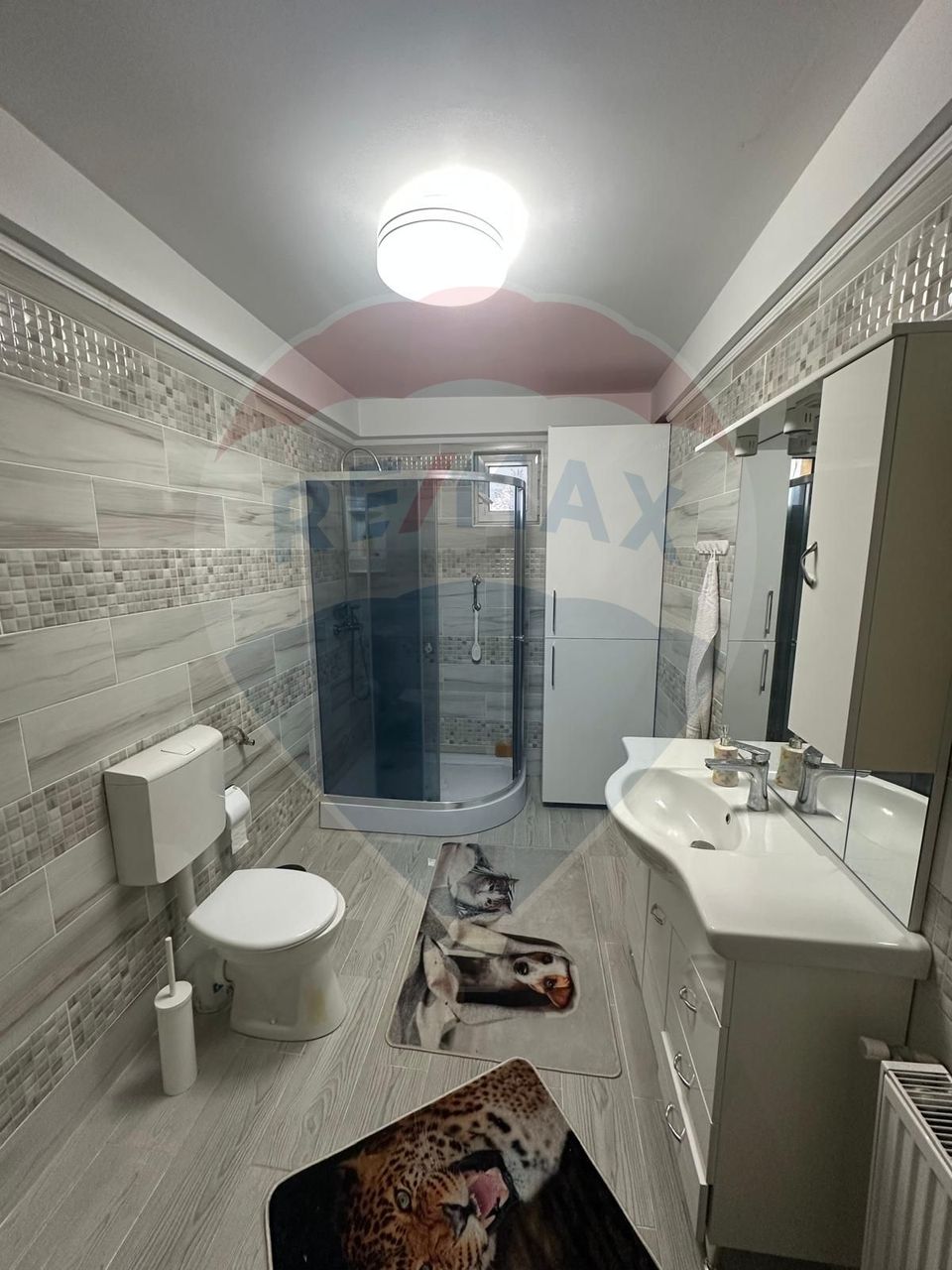 Casă spațioasă 6 camere, 2 băi, garaj spatios și terasă