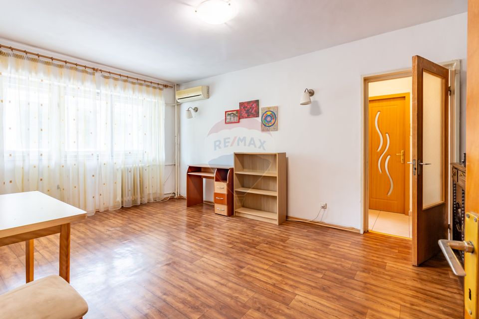 Apartament cu 3 camere de vânzare în zona Lacul Tei