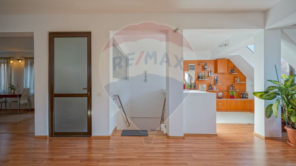 CASA CU SPATIU COMERCIAL SI PARCARE | PIATA UNIRII 12BIS BRASOV SCHEI