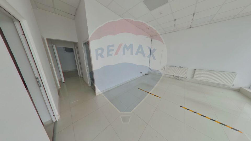 65sq.m Commercial Space for rent, Ultracentral area