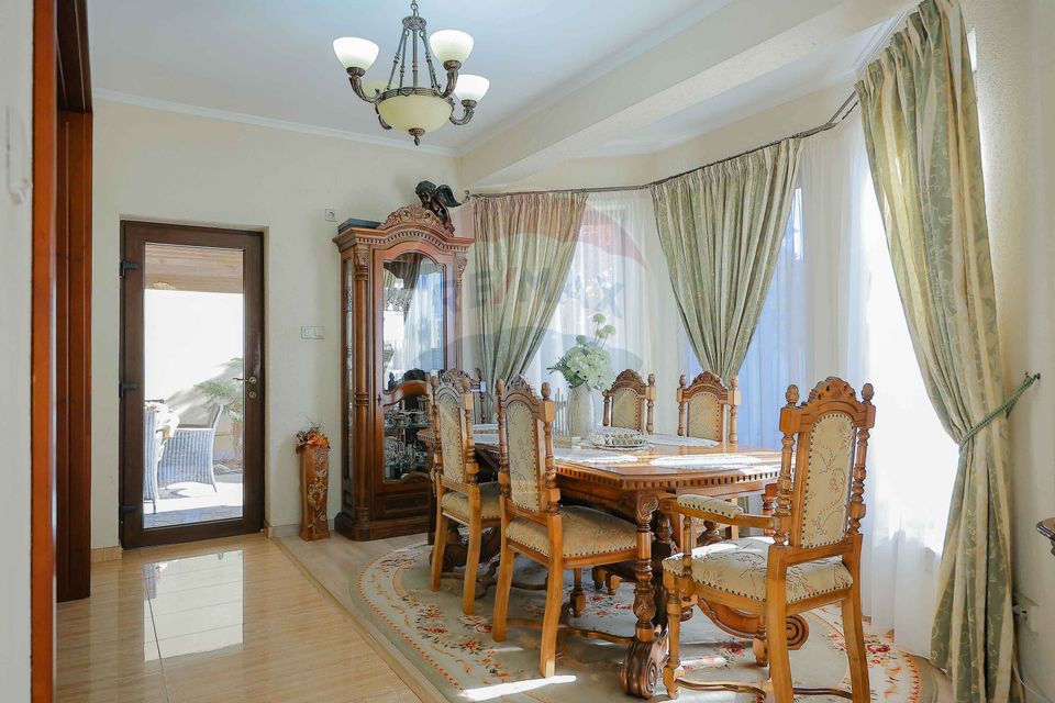 De vânzare vilă cu 7 camere, drum privat, în zona de Dealuri