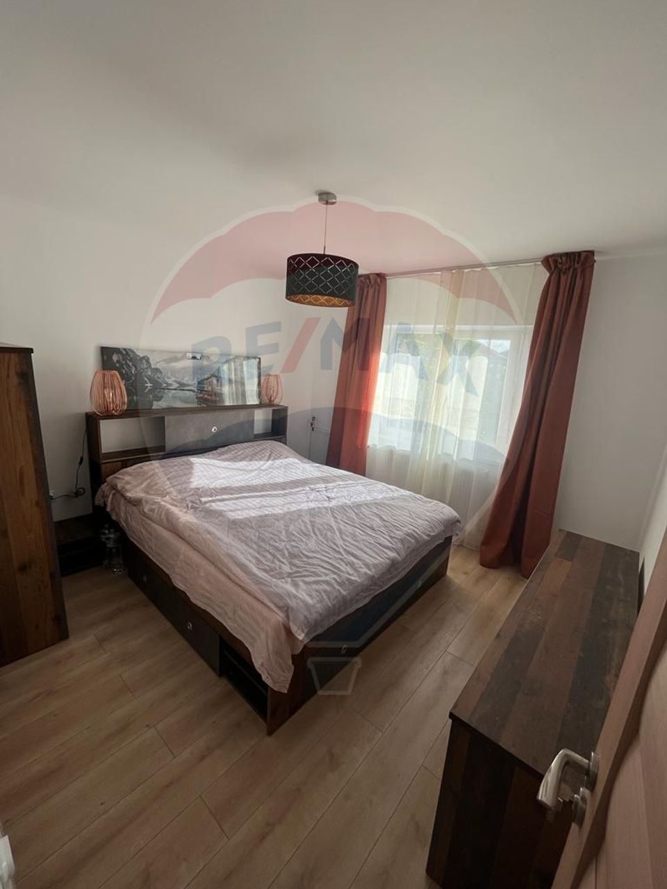 Apartament cu 3 camere de închiriat în zona Decebal