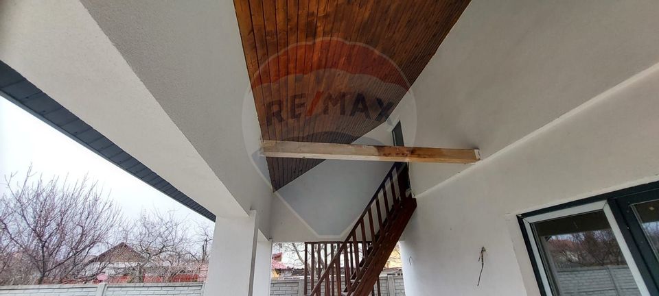 Casă / Vilă cu 3 camere de vânzare cu livada