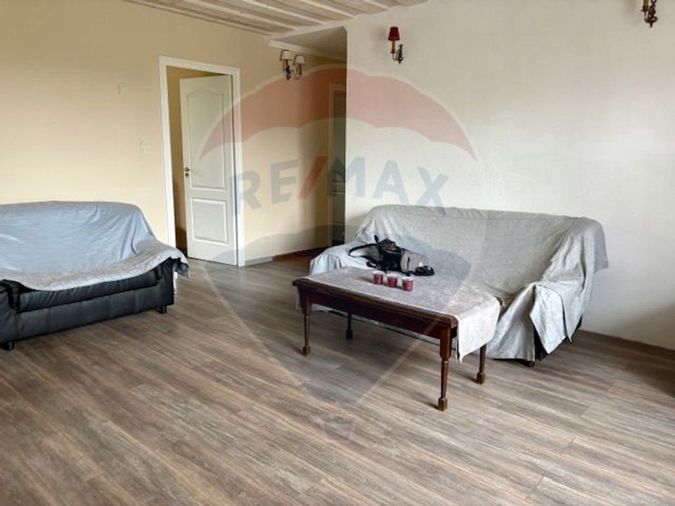 Casă / Vilă cu 4 camere de vânzare