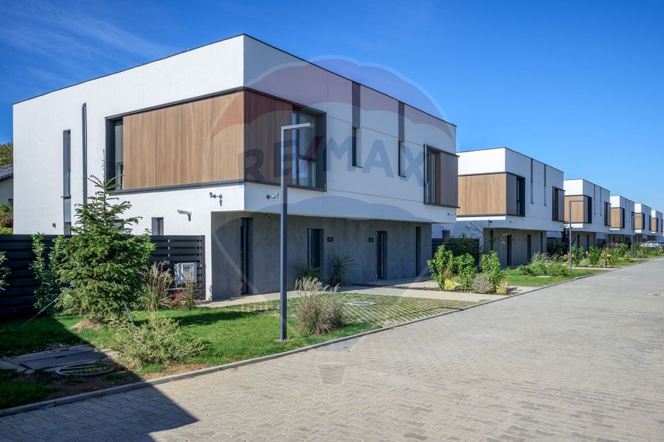 Bright, furnished and equipped villa Corbeanca / pool complex