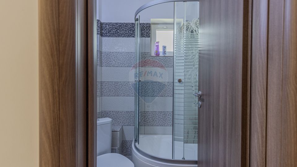 Casă / Vilă cu 10 camere de vânzare in Moieciu de Jos