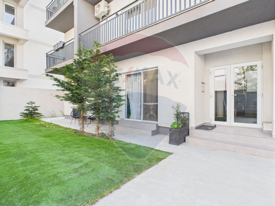 De vanzare | LUX |  Navodari | 3 camere | 300m plaja |