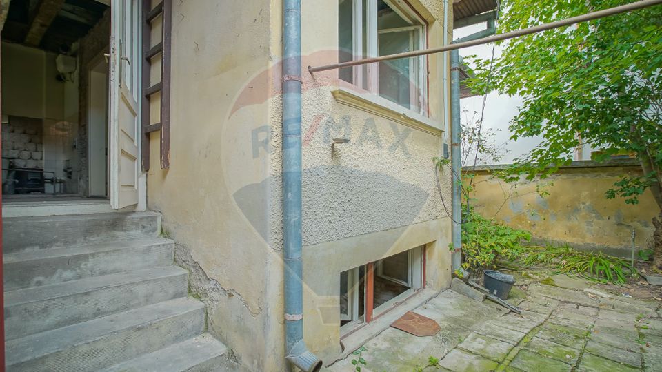 OFERTĂ REZERVATĂ! Casă renovabilă în Schei