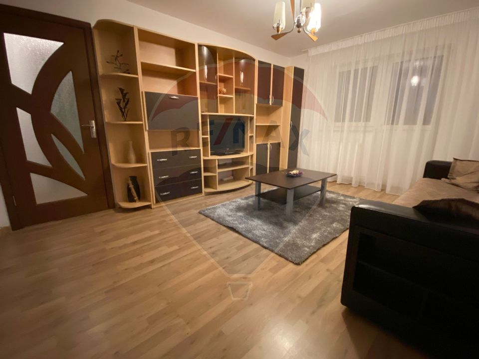 Apartament cu 4 camere de închiriat - 80 mp utili, Tractorul