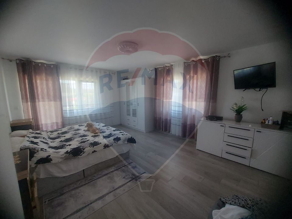 Casă cu 9 camere 609 m2 in Cernesti de vânzare