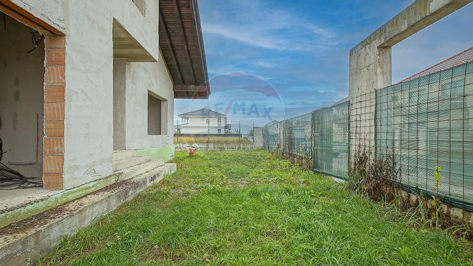 Casă spațioasă la gri, 4 camere, 3 băi, teren 500 mp – zona Bartolomeu
