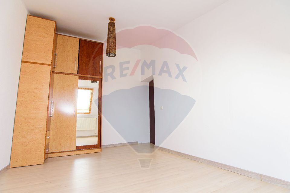 Apartament cu 3 camere de vânzare în zona Micro 20