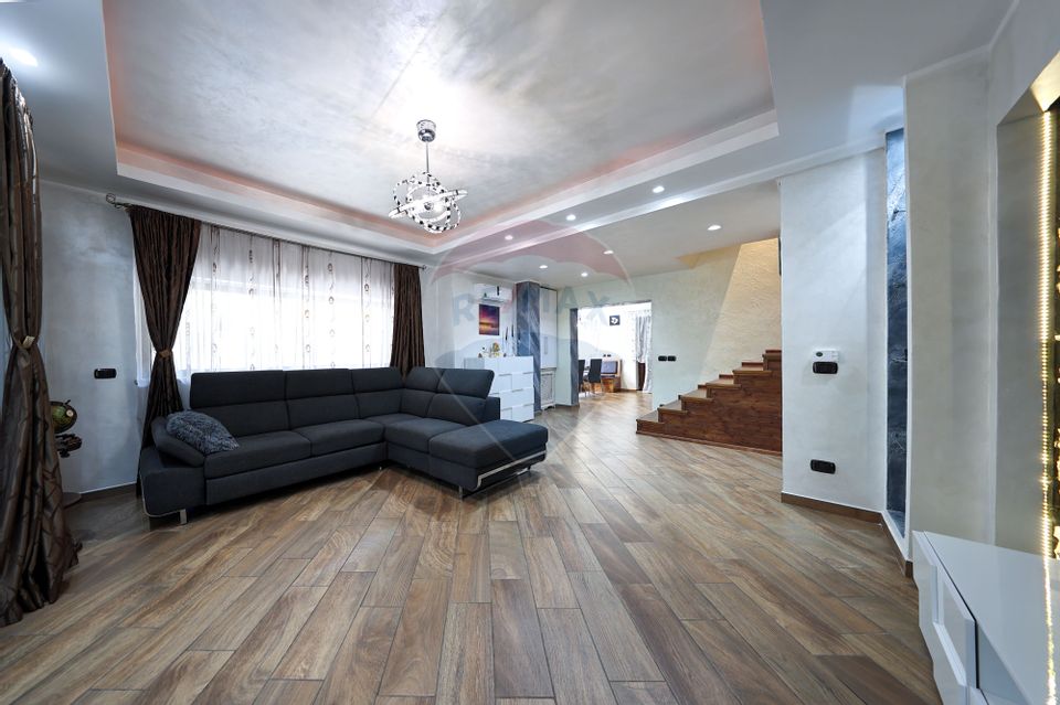 Conac, proprietate unica, in mijlocul naturii, Sacele!