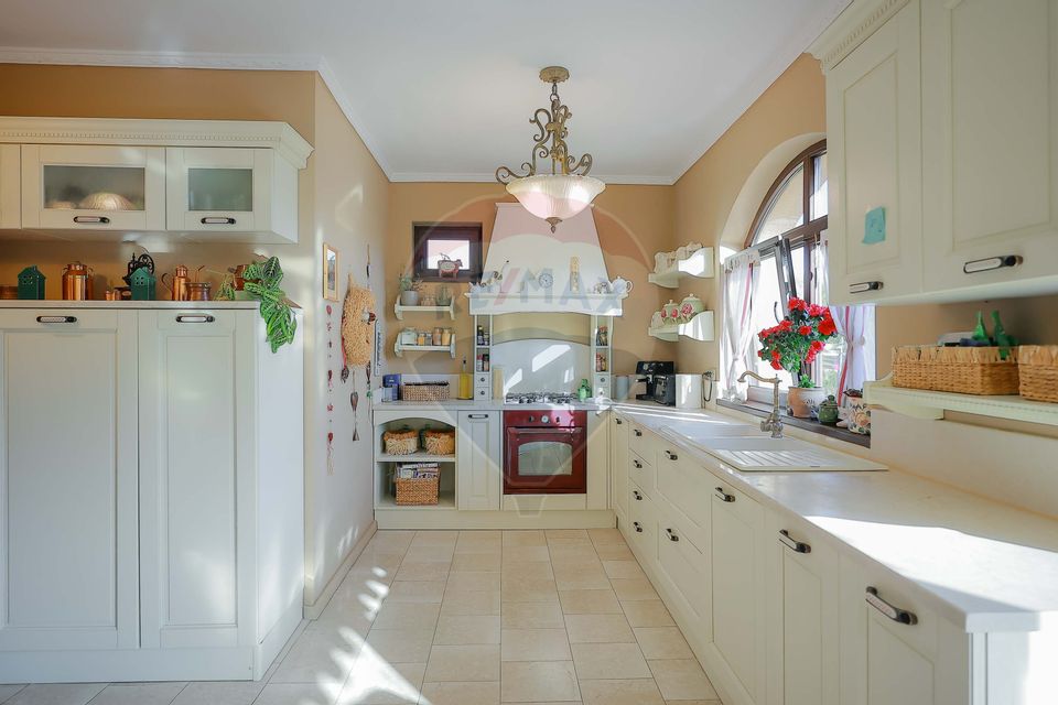 Casă / Vilă cu 5 camere de vânzare în zona Dealuri Oradea