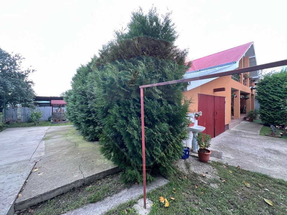 Casa Vila cu 4 camere de vânzare Bacau