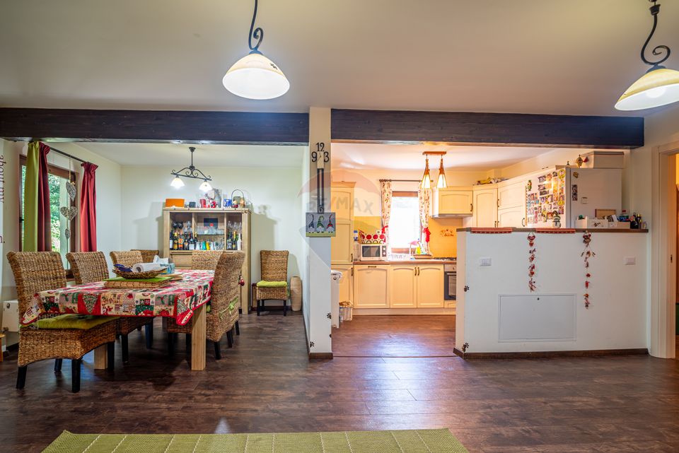 Casă P+M cu 6 camere în Bușteni - Zona Zamora