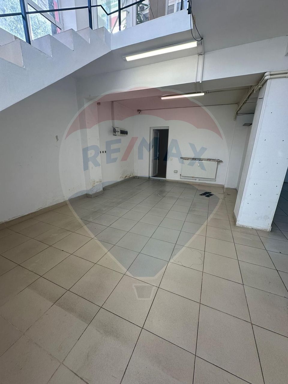 230sq.m Commercial Space for rent, Brotacei area