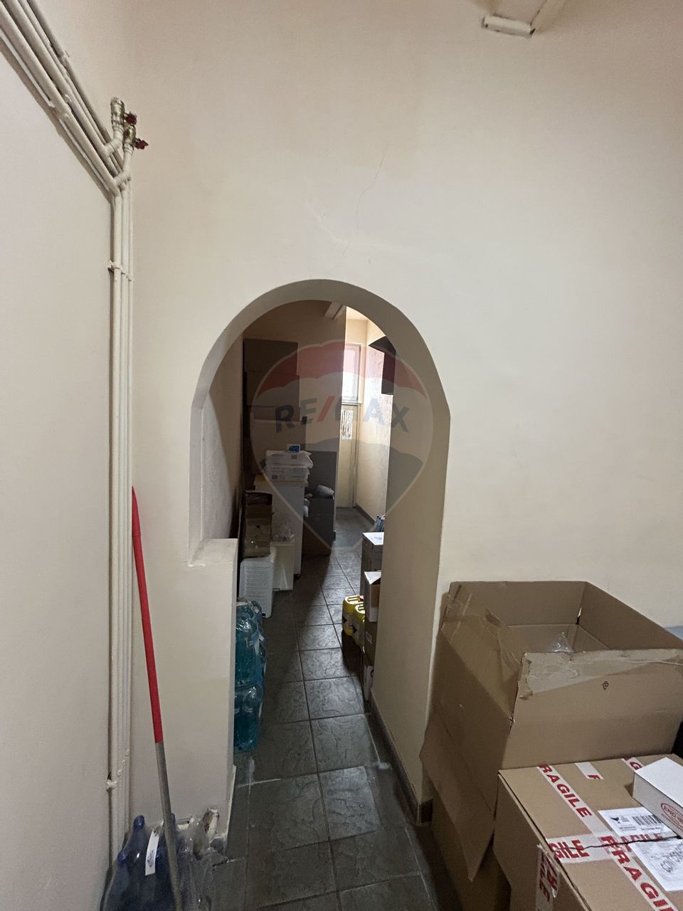 40sq.m Commercial Space for rent, Sud-Est area