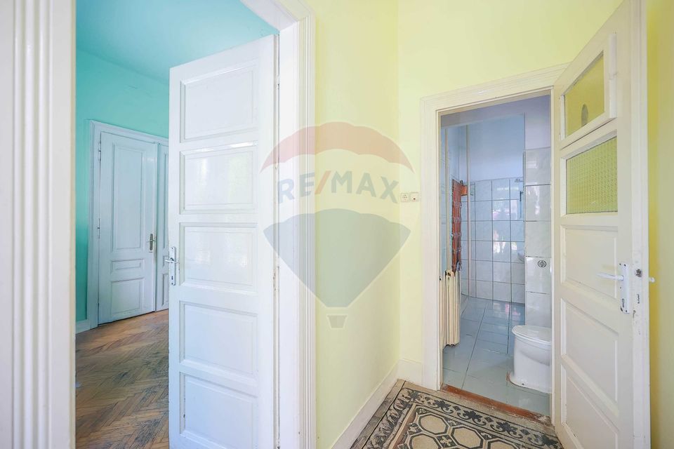 Apartament cu 3 camere de vânzare în zona Ultracentral