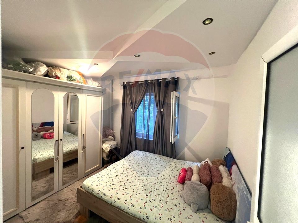 Apartament de vânzare cu 2 camere semidecomandate în zona Ura