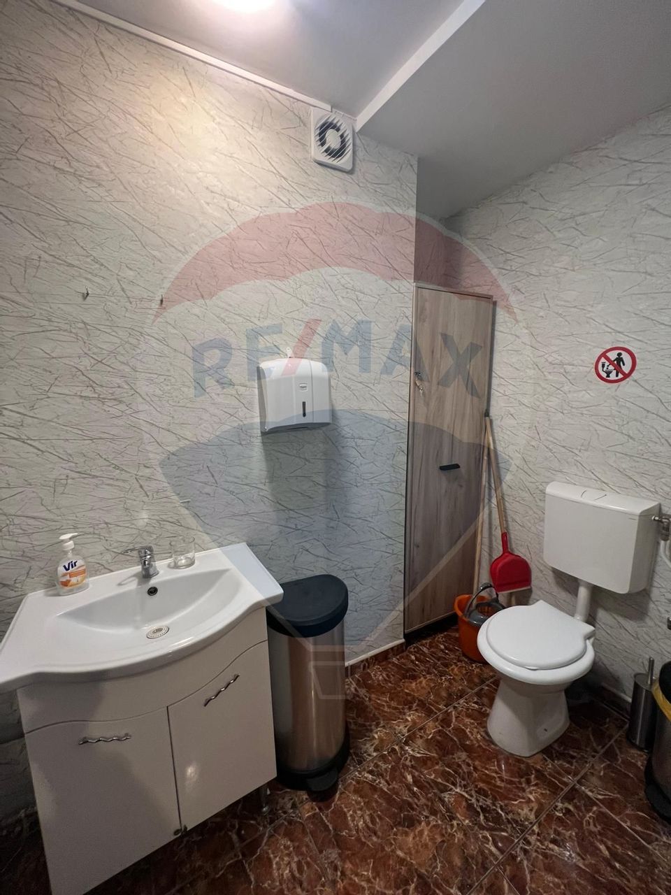 70sq.m Commercial Space for rent, Ultracentral area