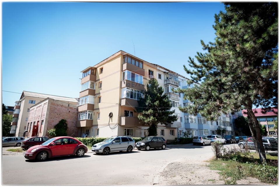Apartament cu 2 camere în zona școlii Miron Costin