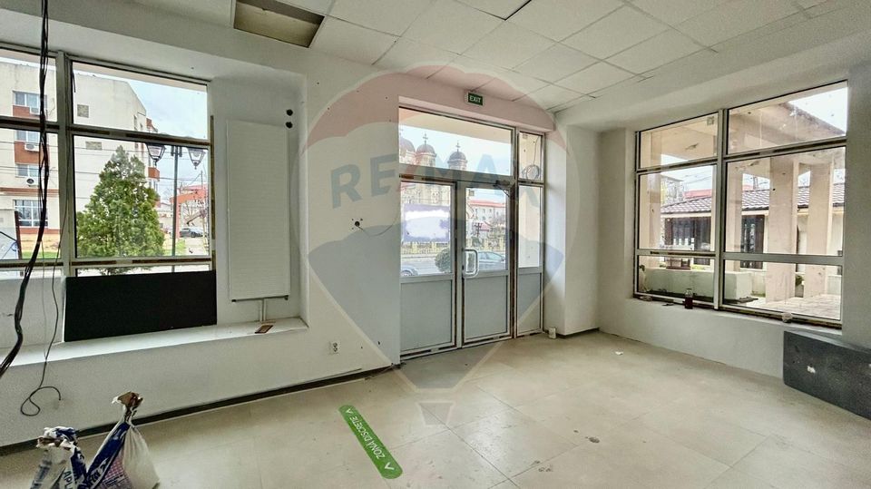 76.72sq.m Commercial Space for rent
