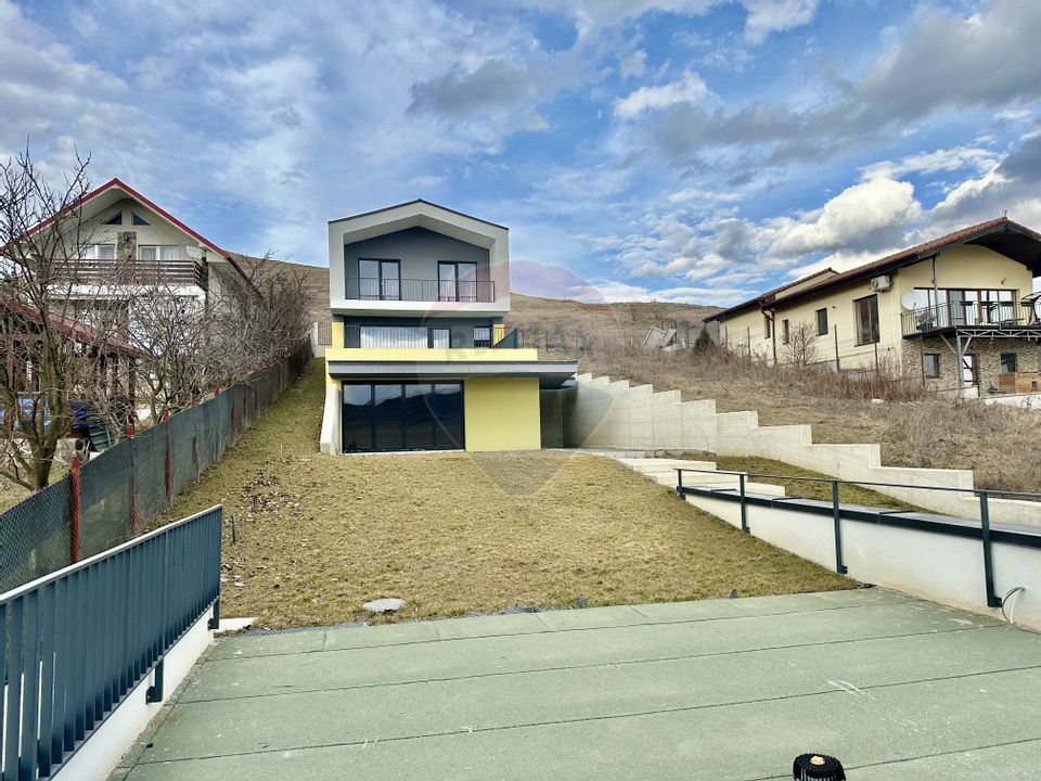 Casa premium de vanzare in Campenesti!