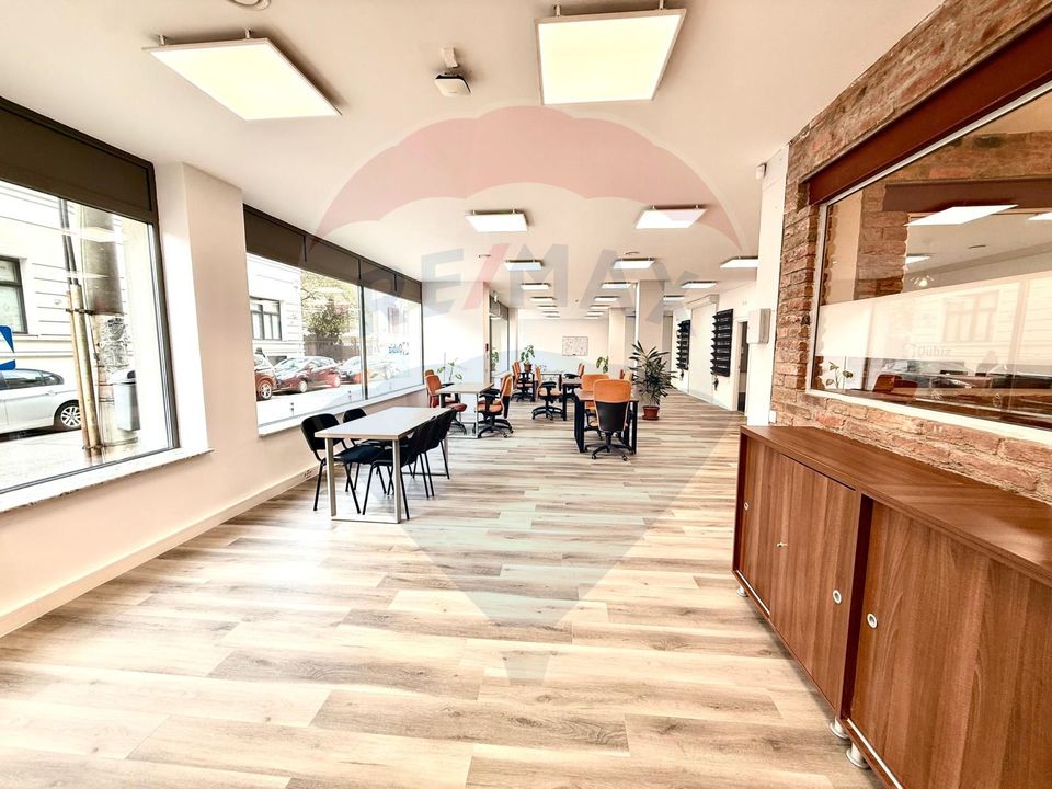 De închiriat spațiu Comercial/ de Birouri modern, Central