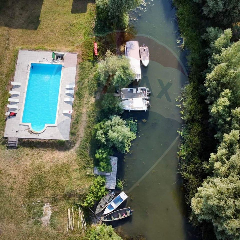 Hotel / Pension with 18 rooms for sale in Danube Delta
