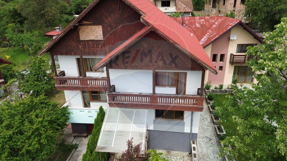 Casă de închiriat lângă parc – potrivită pentru centru / birouri