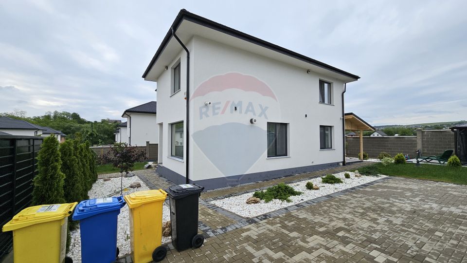 5 room House / Villa for sale
