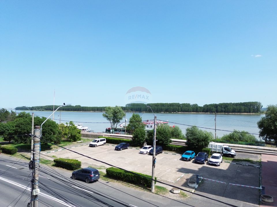 Apartament de vânzare Galați, 6 camere, Faleză - locuință sau birouri