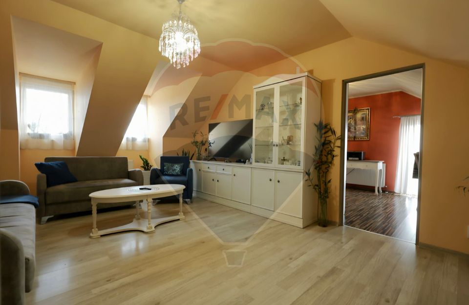 Apartament cu 3 camere de vânzare