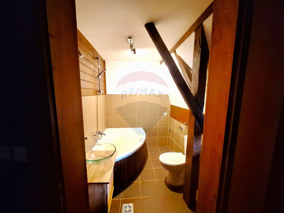 Casa individuala cu curte in centrul istoric,  renovata integral